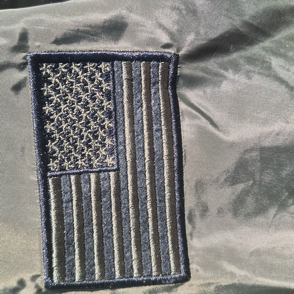 Army Performance Green Long Sleeve Lihgtweight Wi… - image 4